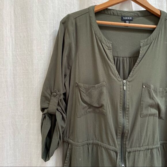 Torrid OLIVE GREEN CHALLIS ZIP FRONT ROMPER 00(10) POCKETS ROLL TAB - Picture 5 of 10